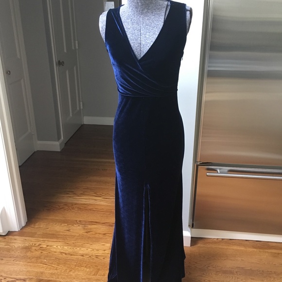 Winter formal? Lulu’s PERFECT stretch velvet dress - Picture 2 of 8